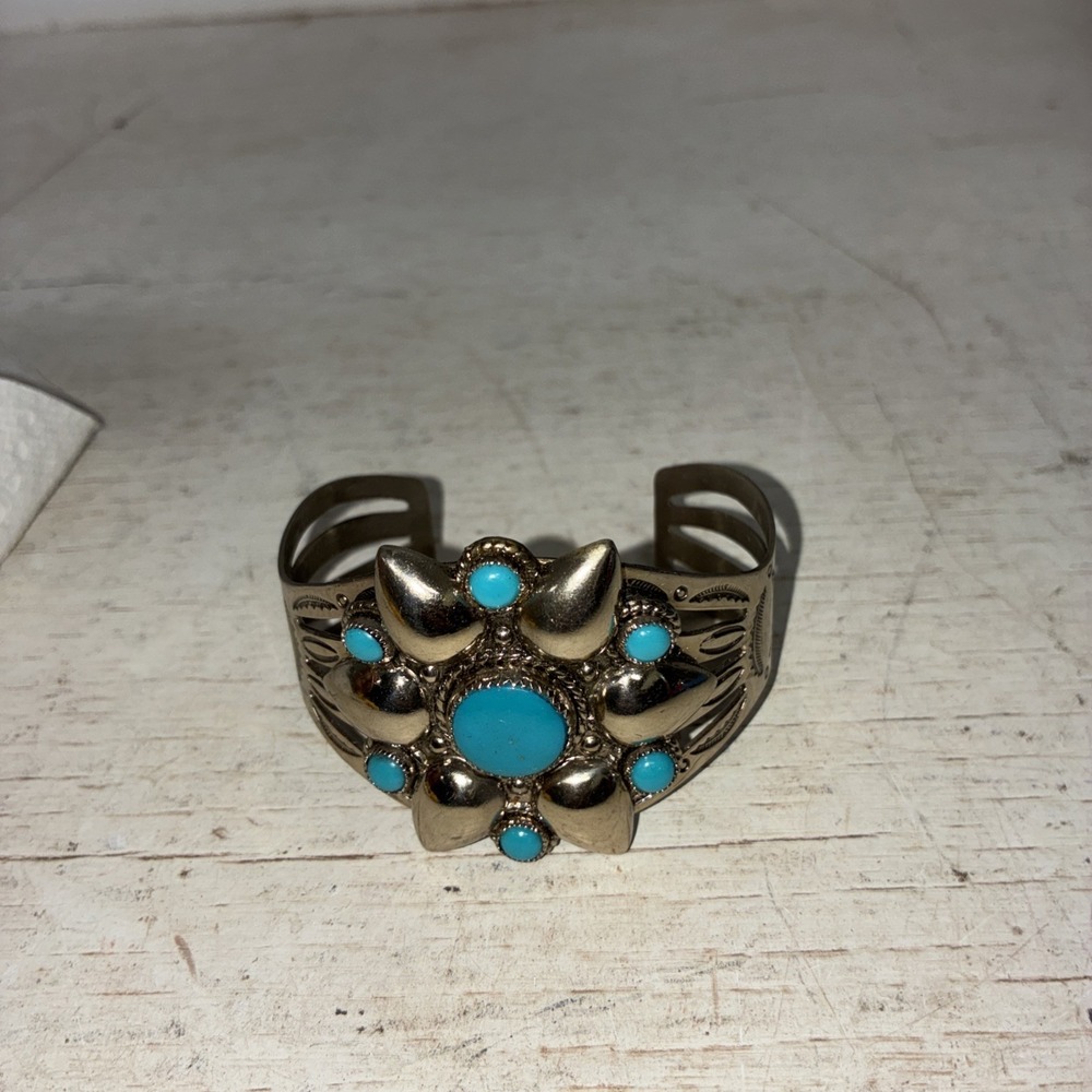 Vtg  BELL TRADING Nickel Silver Turquoise Flower Cuff Bracelet Marked